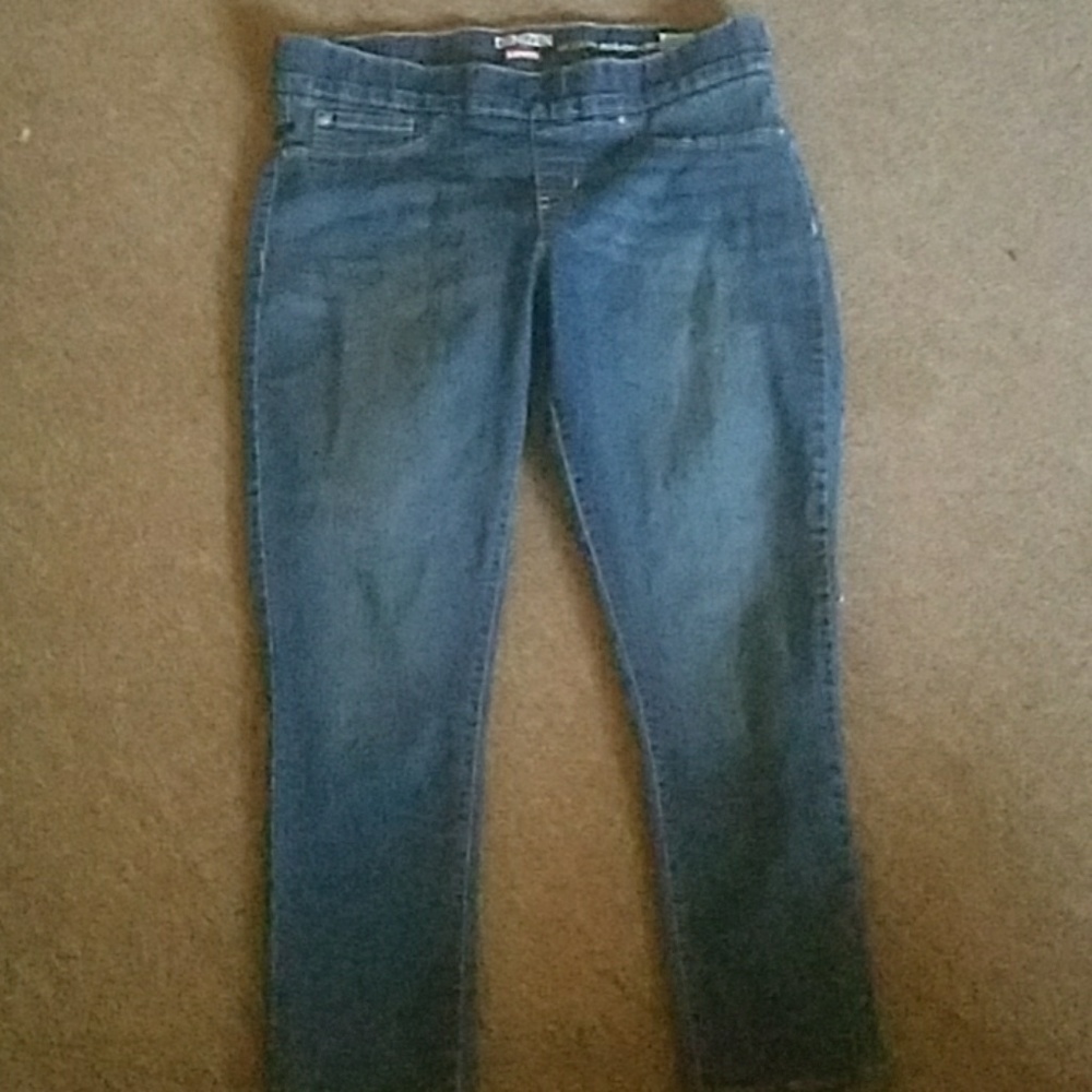 Levi pull on jeans